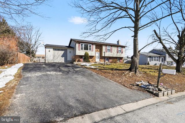 48 COLONIAL DR, Hanover, PA 17331