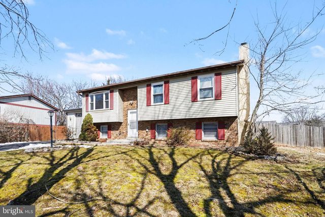 48 COLONIAL DR, Hanover, PA 17331