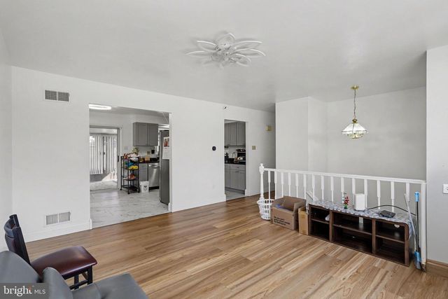 48 COLONIAL DR, Hanover, PA 17331