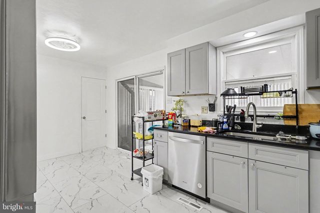 48 COLONIAL DR, Hanover, PA 17331