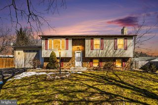 48 COLONIAL DR, Hanover, PA 17331