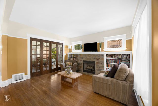 3231 Wesley Avenue, Berwyn, IL 60402
