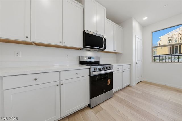 12528 Kings Creek Place, Las Vegas, NV 89138