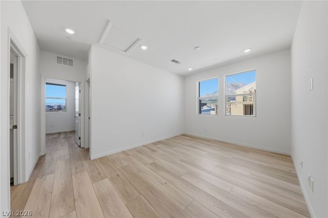 12528 Kings Creek Place, Las Vegas, NV 89138