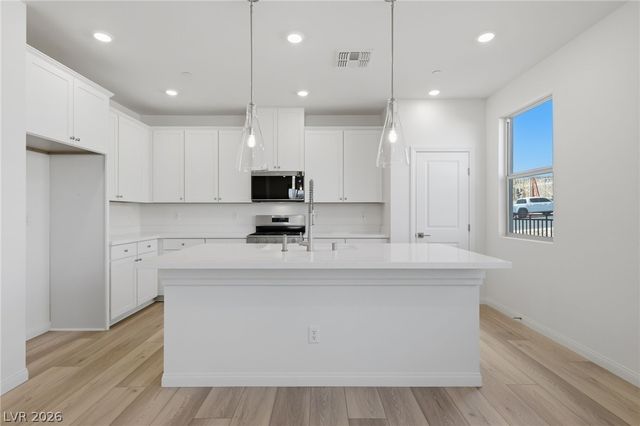 12528 Kings Creek Place, Las Vegas, NV 89138