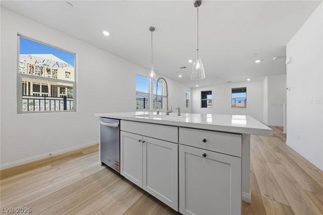 12528 Kings Creek Place, Las Vegas, NV 89138