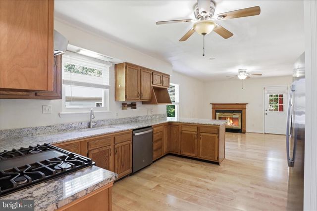18507 AMIDON AVE, Triangle, VA 22172