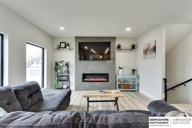 20802 Hartman Avenue, Omaha, NE 68022