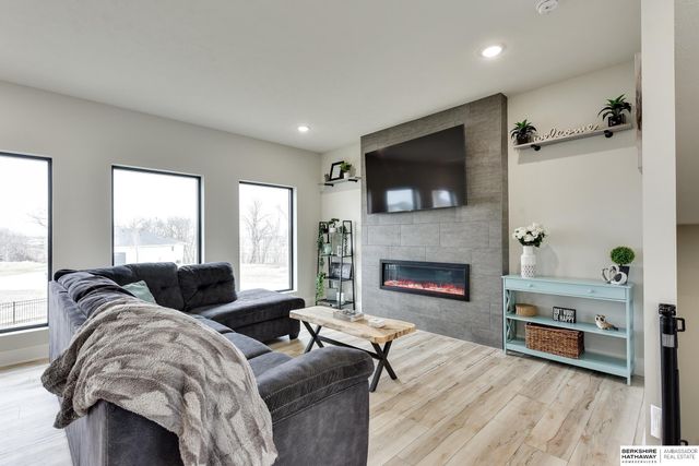 20802 Hartman Avenue, Omaha, NE 68022