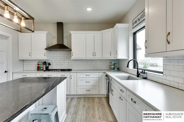 20802 Hartman Avenue, Omaha, NE 68022