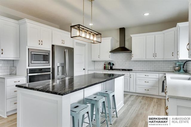 20802 Hartman Avenue, Omaha, NE 68022