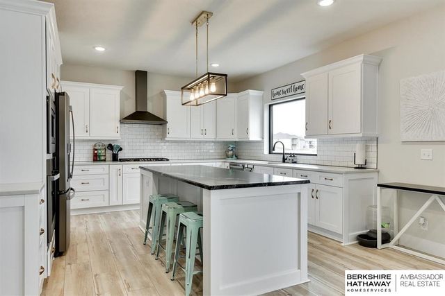 20802 Hartman Avenue, Omaha, NE 68022