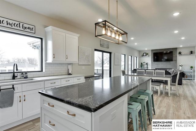 20802 Hartman Avenue, Omaha, NE 68022