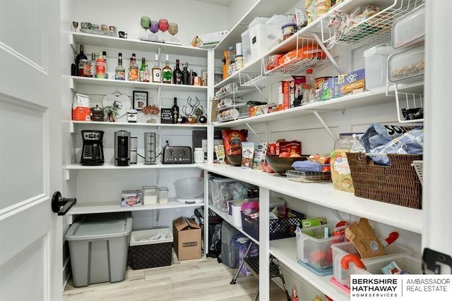 20802 Hartman Avenue, Omaha, NE 68022