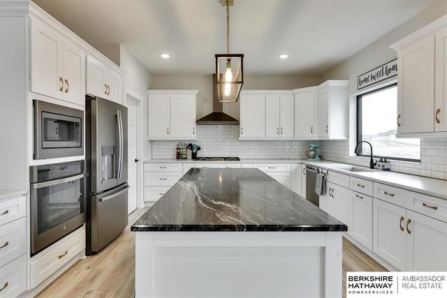 20802 Hartman Avenue, Omaha, NE 68022