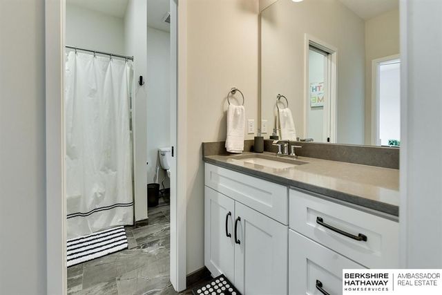 20802 Hartman Avenue, Omaha, NE 68022