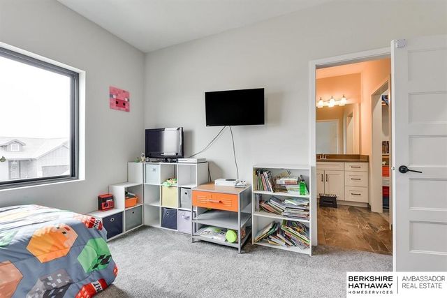 20802 Hartman Avenue, Omaha, NE 68022