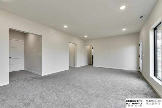 20802 Hartman Avenue, Omaha, NE 68022