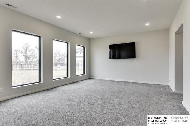 20802 Hartman Avenue, Omaha, NE 68022