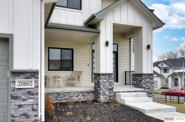 20802 Hartman Avenue, Omaha, NE 68022