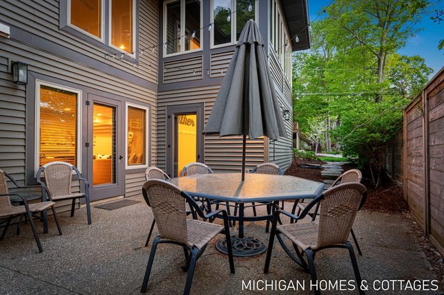 6700 Ratcliff Drive, Laketown Twp, MI 49423