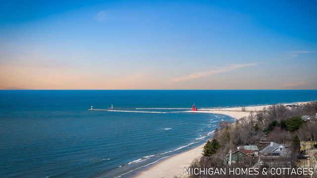6700 Ratcliff Drive, Laketown Twp, MI 49423