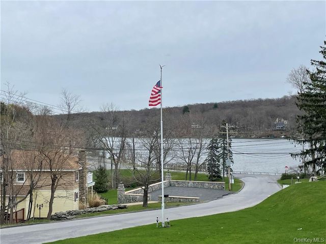 22 Lake Avenue, Monroe, NY 10950