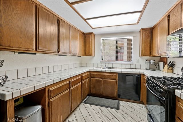 2101 E 21st 102, Signal Hill, CA 90755