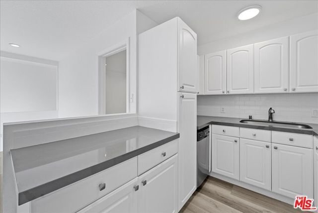 721 Beloit Avenue, Los Angeles, CA 90049