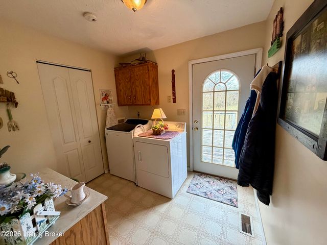 6486 Cedar Grove Rd, Shepherdsville, KY 40165