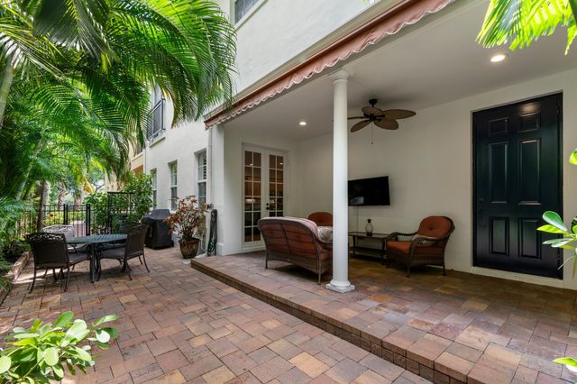 1057 E HERITAGE CLUB Circle, Delray Beach, FL 33483