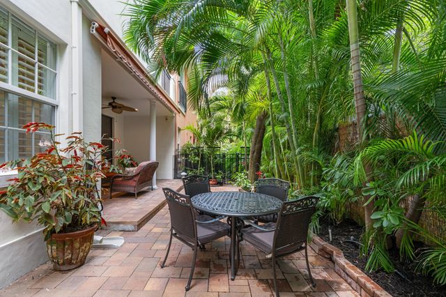 1057 E HERITAGE CLUB Circle, Delray Beach, FL 33483