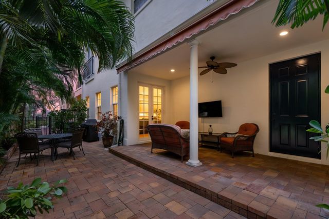 1057 E HERITAGE CLUB Circle, Delray Beach, FL 33483