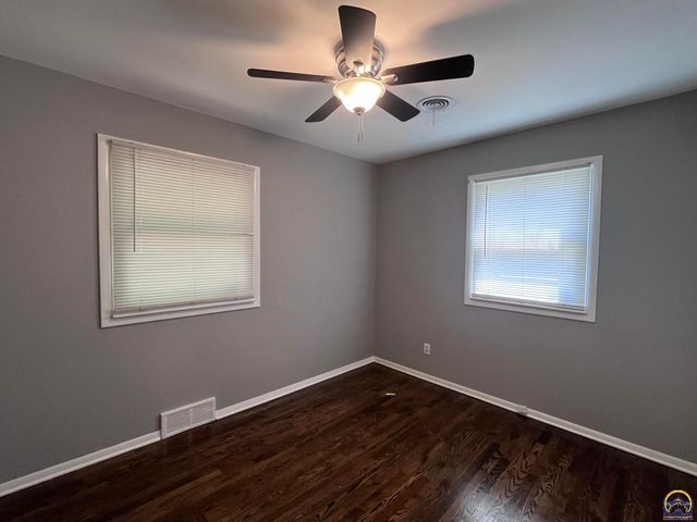 1313 SW Glendale DR, Topeka, KS 66604