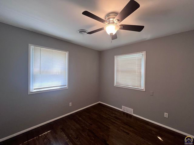 1313 SW Glendale DR, Topeka, KS 66604