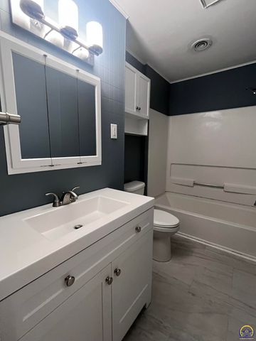 1313 SW Glendale DR, Topeka, KS 66604