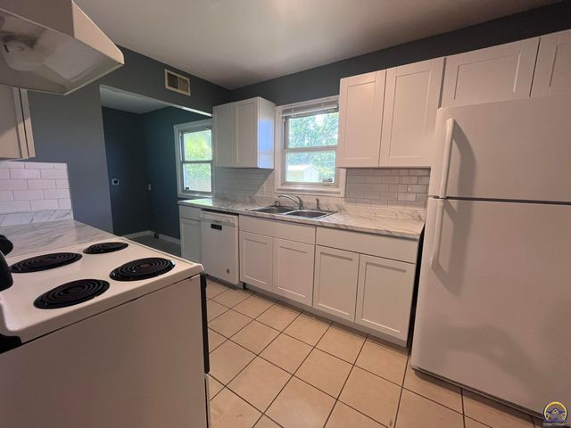 1313 SW Glendale DR, Topeka, KS 66604