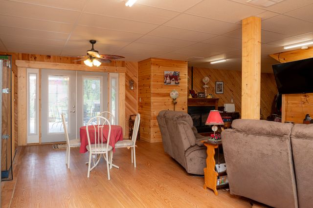 27 Bishop Hollow Ln, Pleasant Shade, TN 37145