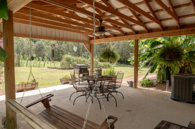 27 Bishop Hollow Ln, Pleasant Shade, TN 37145