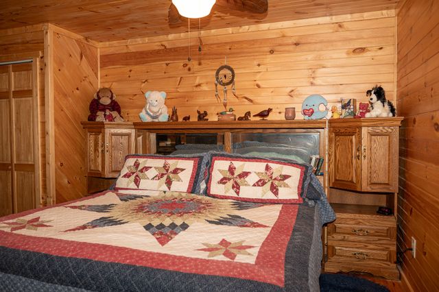 27 Bishop Hollow Ln, Pleasant Shade, TN 37145