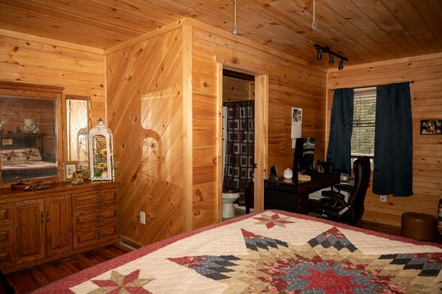 27 Bishop Hollow Ln, Pleasant Shade, TN 37145