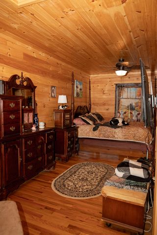 27 Bishop Hollow Ln, Pleasant Shade, TN 37145