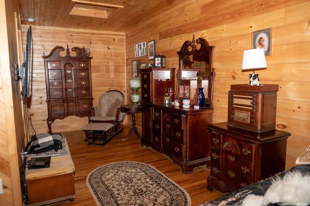 27 Bishop Hollow Ln, Pleasant Shade, TN 37145