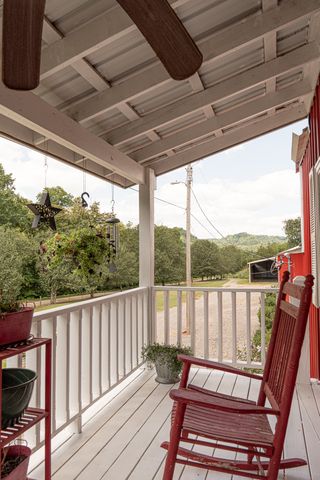 27 Bishop Hollow Ln, Pleasant Shade, TN 37145