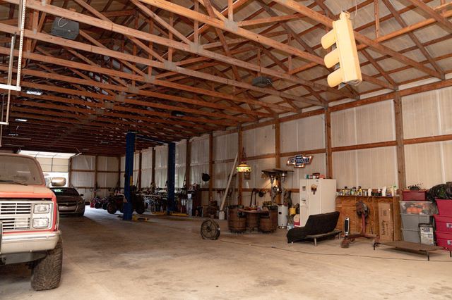 27 Bishop Hollow Ln, Pleasant Shade, TN 37145