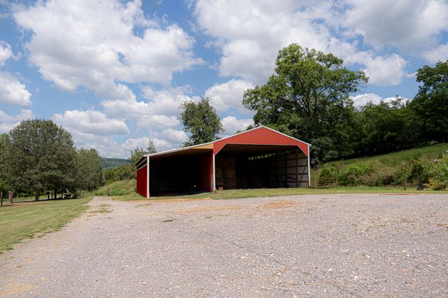 27 Bishop Hollow Ln, Pleasant Shade, TN 37145