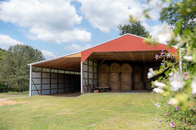 27 Bishop Hollow Ln, Pleasant Shade, TN 37145
