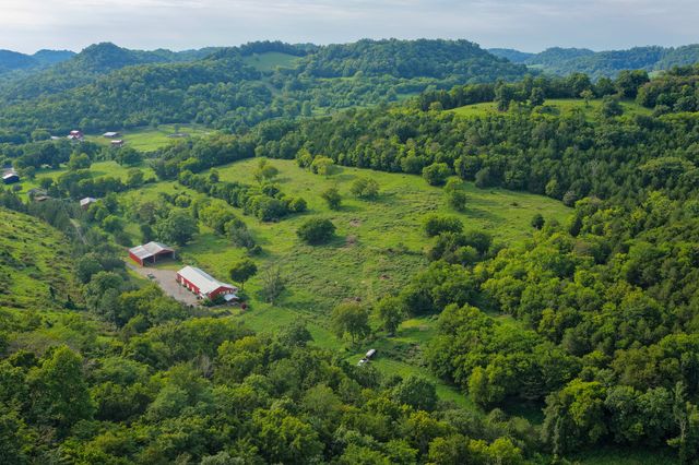 27 Bishop Hollow Ln, Pleasant Shade, TN 37145