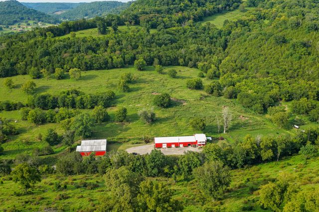 27 Bishop Hollow Ln, Pleasant Shade, TN 37145