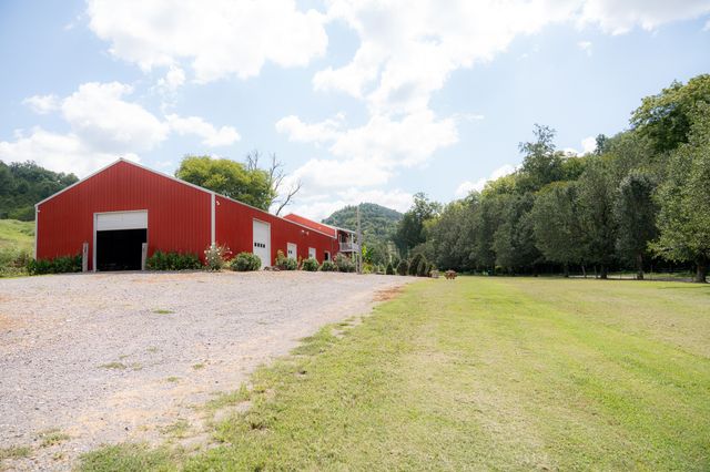 27 Bishop Hollow Ln, Pleasant Shade, TN 37145
